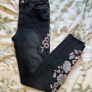 Aeropostale Embroidered Skinny Jeans